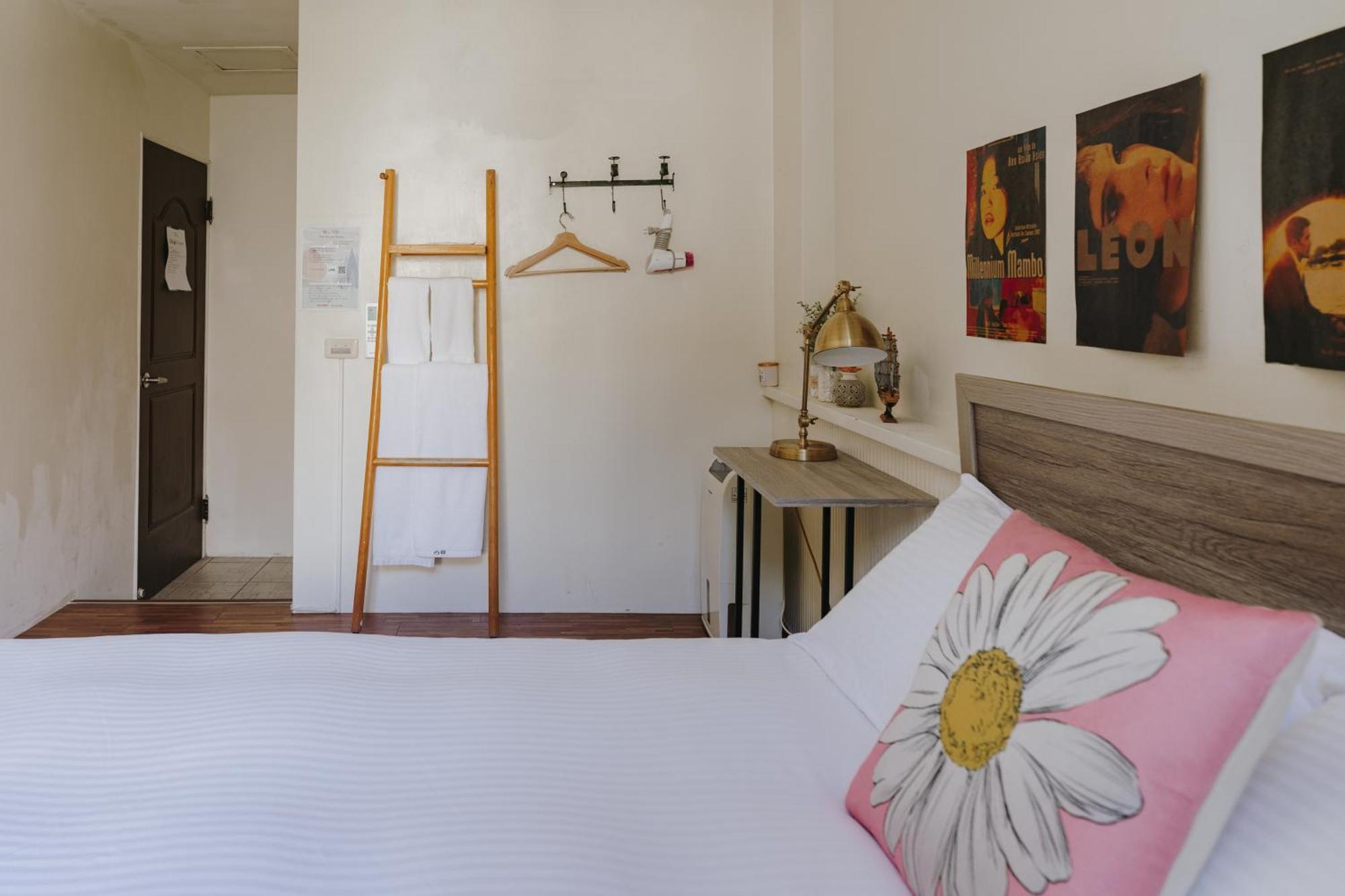 Mountain Traveler Inn Цзюфень Екстер'єр фото